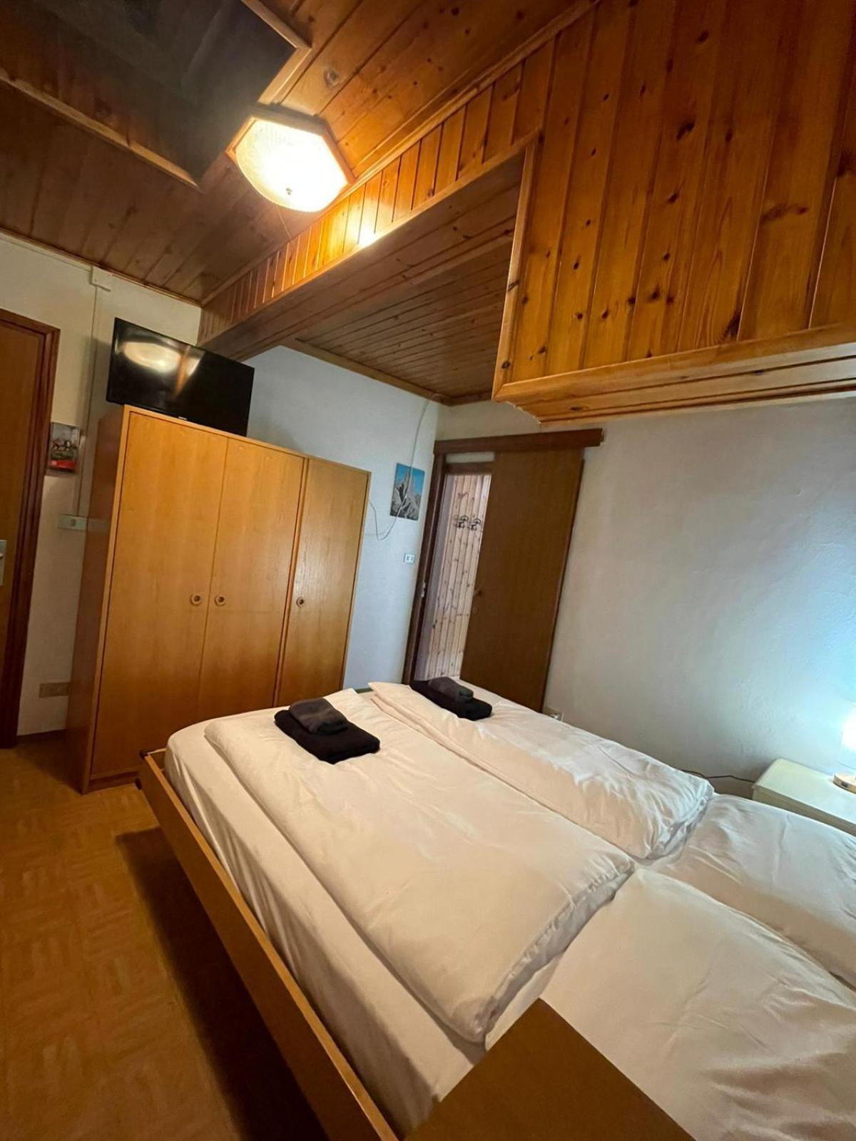 Picchio Rosso - Stanza Privata Con Bagno In Val Di Fassa Otel Pera Dış mekan fotoğraf